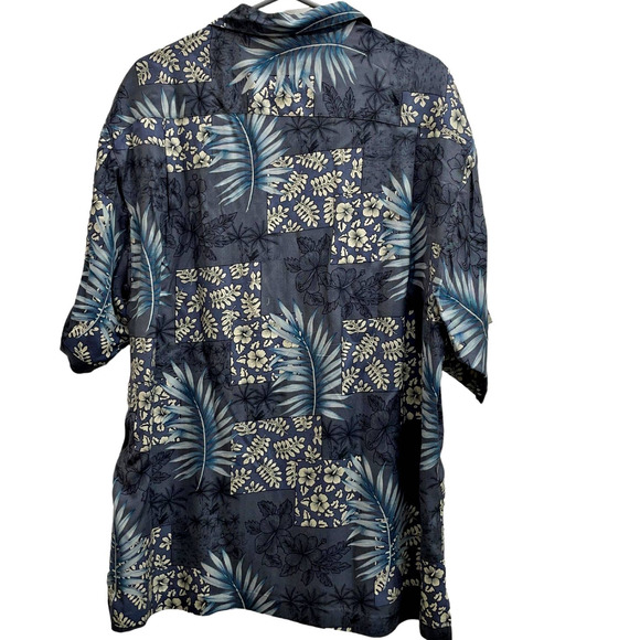 Tommy Bahama 100% Silk Hawaiian Button Down SS Shirt Palm Floral Blues MEDIUM - Picture 2 of 3
